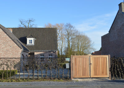 Cloture de maison - portail en bois et clotures végétales palissées